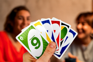 The UNO dilemma for left-handed players and practical solutions